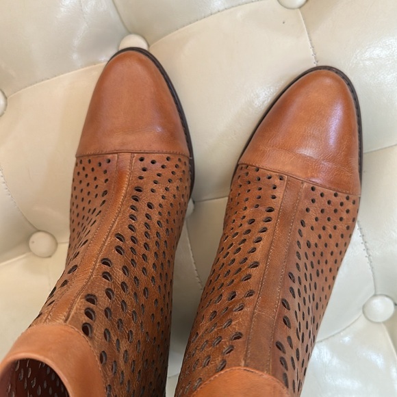 Rebecca Minkoff Perforated Leather Ankle Boots, sz 9 - Picture 2 of 11